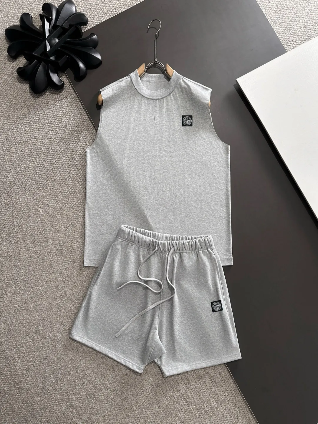 Next day shipping P460 Stone lsland/stone island high quality 2025 spring and summer new casual suit exclusively developed by yb! High quality production! Imported custom-made fabrics for foreign orders, with high breathability and comfort, impeccable details, brand element design concept, delicate and soft feel! It presents a casual cut and the upper body shape is great! On sale simultaneously on the official website! From a high-end men's positioning brand, the low-key luxury taste is irresistible! Exquisite workmanship and impeccable quality! The overall style is simple, fashionable and timeless, fully meeting the requirements of stylish and tasteful dressing! Size: S-XXL